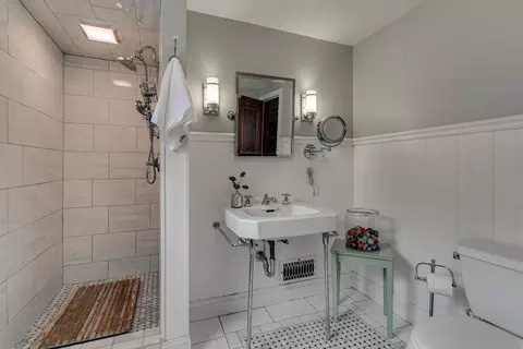Bath - 803 W Prospect Ave, Appleton, WI 54914 photo 2 of 4