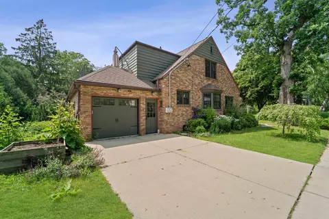 Exterior - 803 W Prospect Ave, Appleton, WI 54914 photo 4 of 6