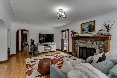 Living - 803 W Prospect Ave, Appleton, WI 54914 photo 1 of 5