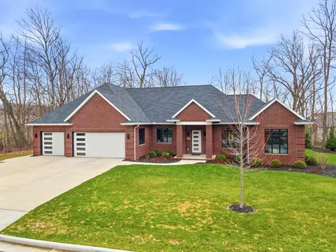945 Woodcrest Heights Dr, Menasha, WI 54952