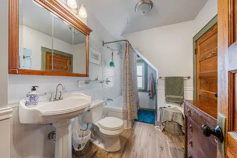 Bath - 526 N Ida St, Appleton, WI 54911 photo 2 of 3