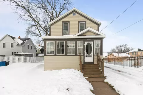 1009 Jefferson St, Oshkosh, WI 54901