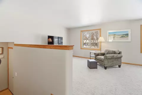 Living - 29 Hillock Ct, Appleton, WI 54914 photo 1 of 4