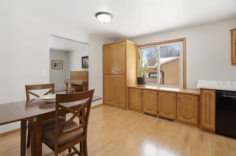 Dining - 29 Hillock Ct, Appleton, WI 54914 photo 2 of 2