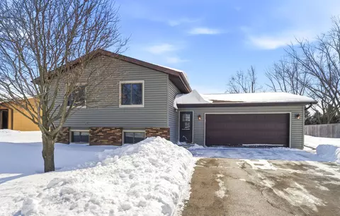 29 Hillock Ct, Appleton, WI 54914