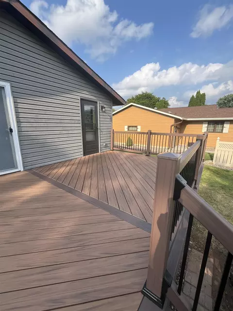 Exterior - 29 Hillock Ct, Appleton, WI 54914 photo 4 of 11