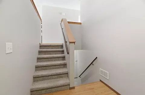 Entry Way - 29 Hillock Ct, Appleton, WI 54914 photo 1 of 5