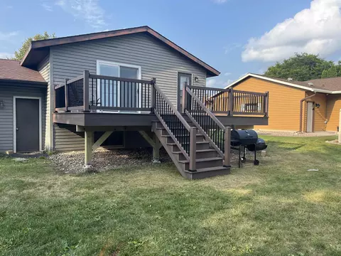 Exterior - 29 Hillock Ct, Appleton, WI 54914 photo 6 of 11
