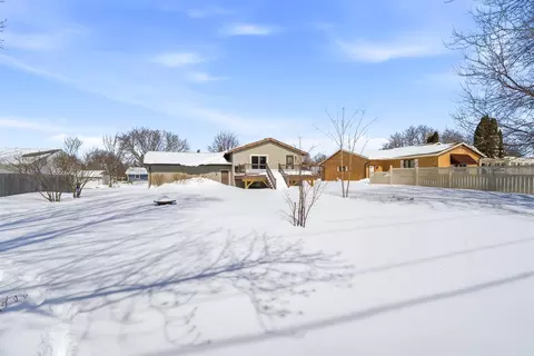 Exterior - 29 Hillock Ct, Appleton, WI 54914 photo 9 of 11
