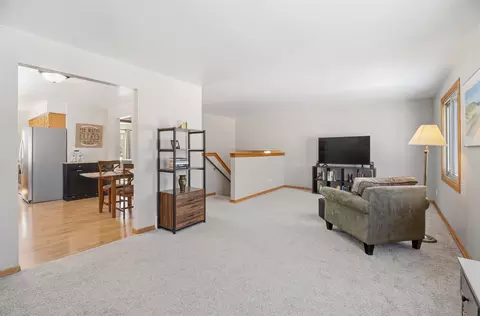 Living - 29 Hillock Ct, Appleton, WI 54914 photo 3 of 4