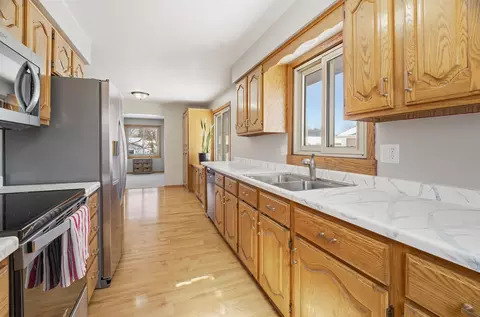 Kitchen - 29 Hillock Ct, Appleton, WI 54914 photo 2 of 2