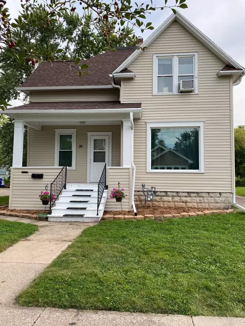 823 W Oklahoma St, Appleton, WI 54914