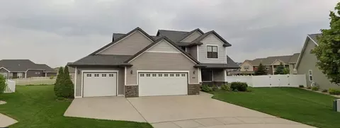 600 Castlestone Ct, Hobart, WI 54155