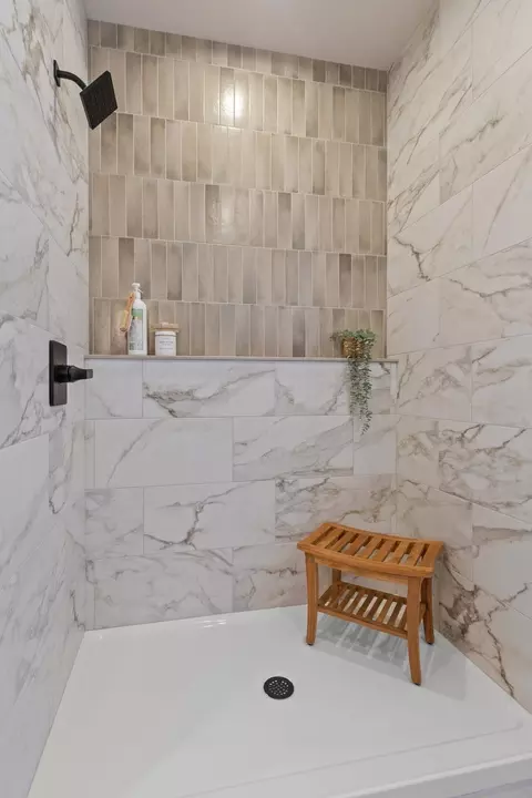 Bath - 2380 Scheuring Rd, De Pere, WI 54115 photo 8 of 10