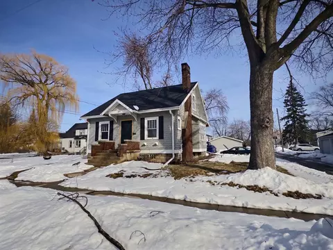 818 N Van Buren St, Green Bay, WI 54302