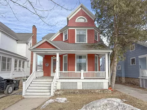 1510 7th St, Menominee, MI 49858