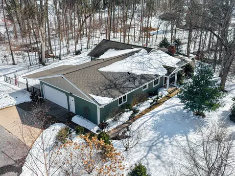 2709 Summerset Cir, Suamico, WI 54173