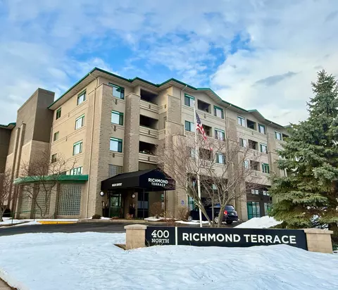 400 N Richmond St #417, Appleton, WI 54911