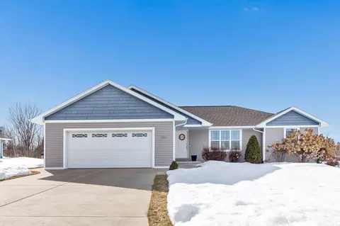 553 Dove Ln, Oconto Falls, WI 54154