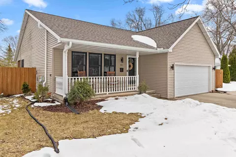 911 S 7th St, De Pere, WI 54115