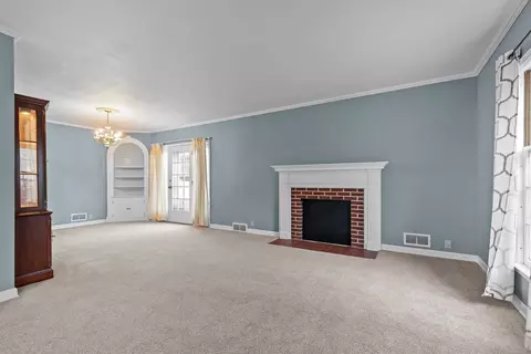Living - 1 Brokaw Pl, Appleton, WI 54911 photo 7 of 8