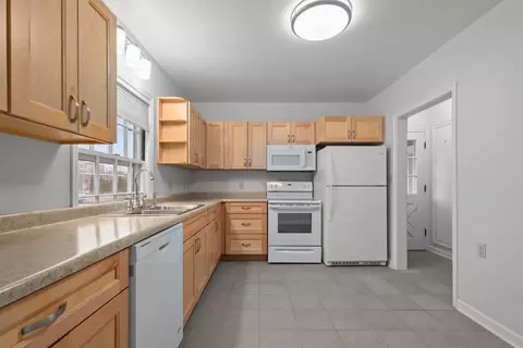 Kitchen - 1 Brokaw Pl, Appleton, WI 54911 photo 2 of 3