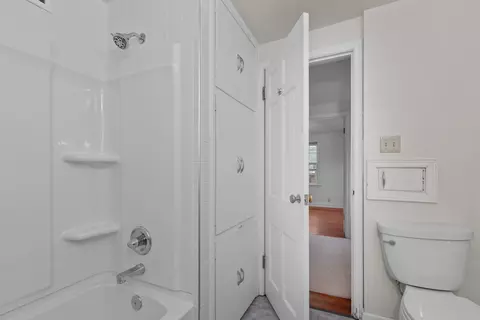 Bath - 1 Brokaw Pl, Appleton, WI 54911 photo 3 of 3