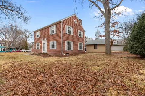 Exterior - 1 Brokaw Pl, Appleton, WI 54911 photo 4 of 8