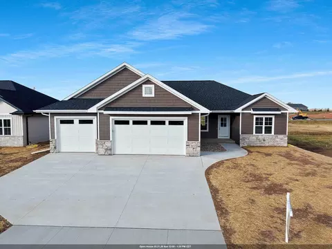1417 Crossroads Dr, De Pere, WI 54115