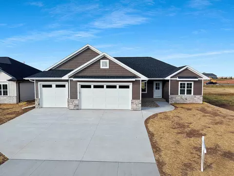 1417 Crossroads Dr, De Pere, WI 54115