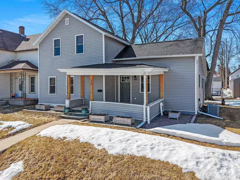 109 W 4th St, Kaukauna, WI 54130