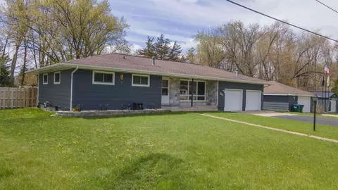 707 Sunset Dr, Redgranite, WI 54970