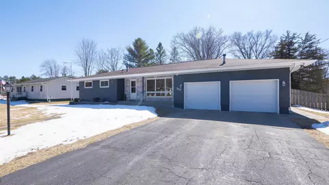 707 Sunset Dr, Redgranite, WI 54970
