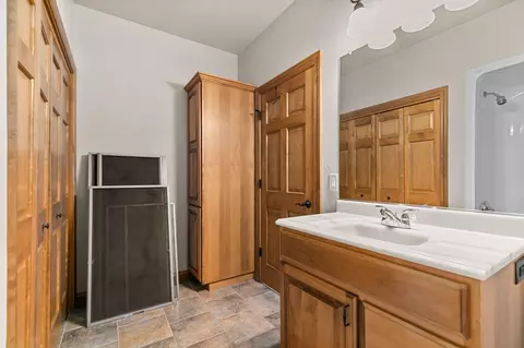 Bath - 4801 N Fallview Ln, Appleton, WI 54913 photo 3 of 5