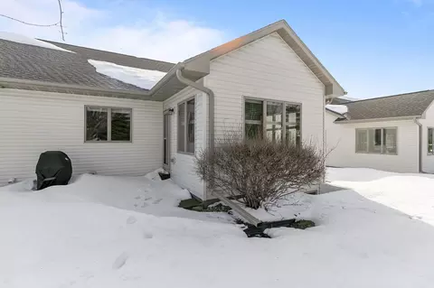 Exterior - 4801 N Fallview Ln, Appleton, WI 54913 photo 3 of 6