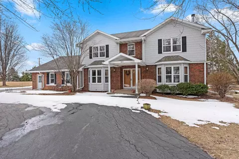 2911 Ridgeway Dr, Neenah, WI 54956