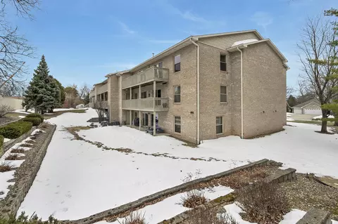 1600 Rustic Oaks Ct # 28, Green Bay, WI 54301
