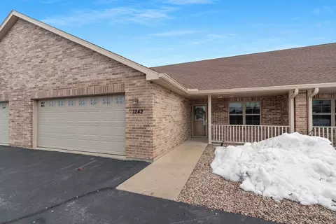 1242 Pond View Cir #18, De Pere, WI 54115