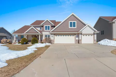 3585 Glen Abbey Dr, Green Bay, WI 54311