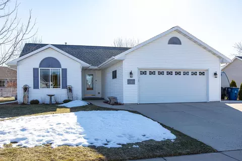 286 Goldenrod Dr, Omro, WI 54963