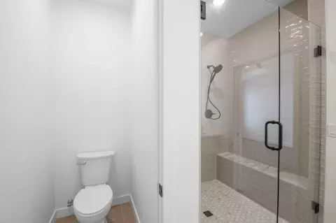 Bath - 308 Kerrigan Dr, Wrightstown, WI 54180 photo 2 of 5