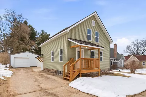 115 W 4th St, Manawa, WI 54949