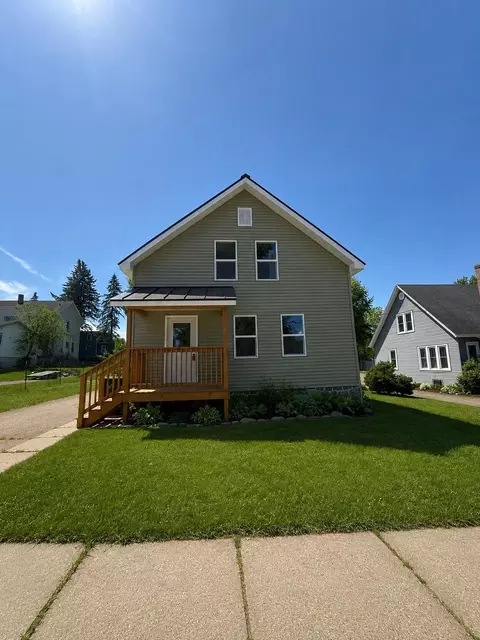 115 W 4th St, Manawa, WI 54949