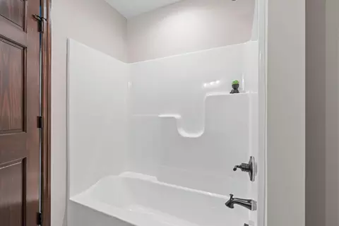 Bath - n9272 Constellation Drive, Appleton, WI 54915 photo 3 of 7