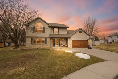 2310 Graceland Ct, Oshkosh, WI 54904