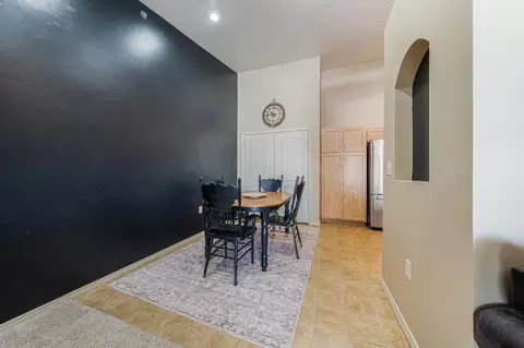 Dining - 4735 N Newcastle Ln #D, Appleton, WI 54913 photo 1 of 4