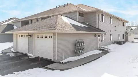 4735 N Newcastle Ln #D, Appleton, WI 54913