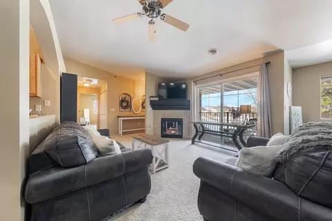 Living - 4735 N Newcastle Ln #D, Appleton, WI 54913 photo 2 of 3