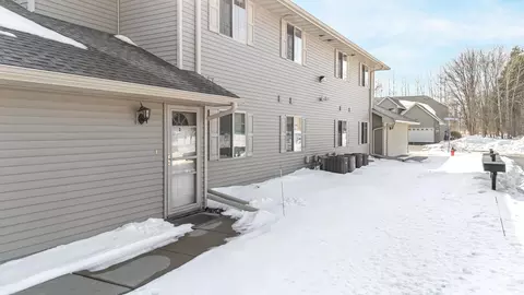 Exterior - 4735 N Newcastle Ln #D, Appleton, WI 54913 photo 4 of 5