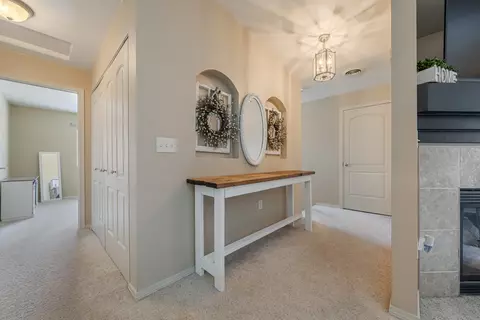 Entry Way - 4735 N Newcastle Ln #D, Appleton, WI 54913 photo 2 of 3